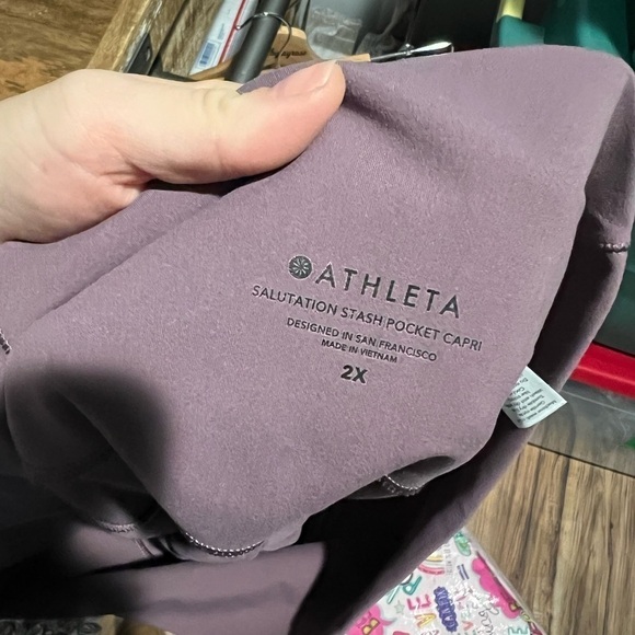 Athleta Salutation Stash Pocket II Capri Tight Leggings Volcanic Violet - Picture 14 of 14